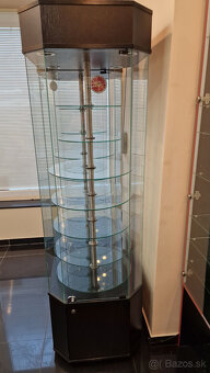Otočný presklený stojan - vitrína - 2