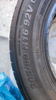 205/60 R16 92V - 2
