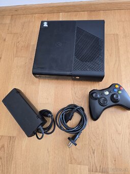 Xbox 360e - 2