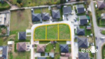 RADO | Slnečný pozemok na bývanie v obci Kočovce - Rakoľuby - 2