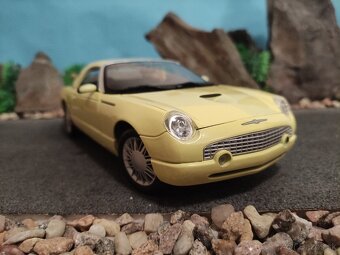 prodám model 1/18 ford thunderbird 2000 - 2