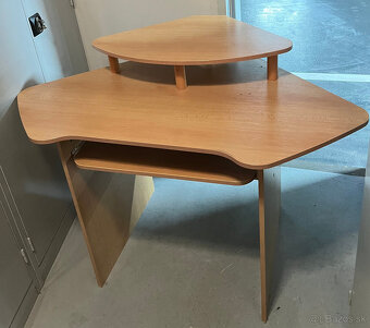 Rohový písací stolík - 2