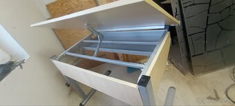 Predám písací stôl. - 2