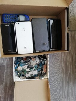 Predám mobily ná náhradné diely - 2