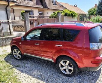 Mitsubishi Outlander - 2