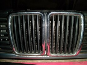 BMW E30 chromove lišty - 2