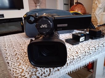 predam Videokameru JVC, GY hm 600 - 2
