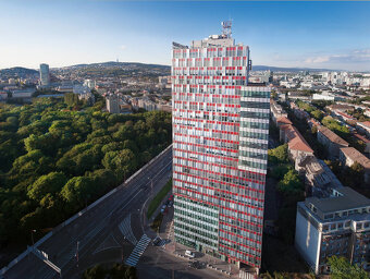 Prenájom obchodného priestoru 138,14 m² v meste Bratislava v - 2