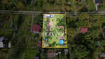 Záhrada s malebnou, zateplenou chatkou – Kalvária,... - 2