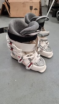 Predam lyziarky HEAD 240-245 - 2