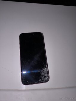 Predám iPhone 16 – poškodený displej - 2