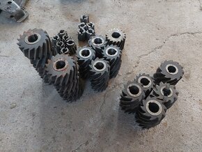 Predám nástrčné frézy a výstružniky. - 2