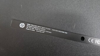 Starší HP notebook s SSD diskom - 2