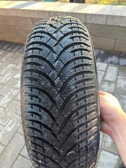 Pneu 165/65 R15 - 2