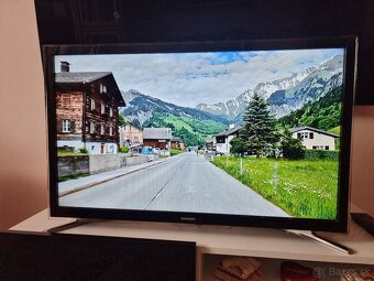 Predám SMART LED TV SAMSUNG UE32F4500AW HD - 2