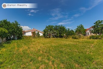 Predaj priestranný rovinatý pozemok 1469 m², Nižná Šebastová - 2