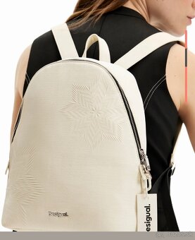 Batoh Desigual s visačkou - 2