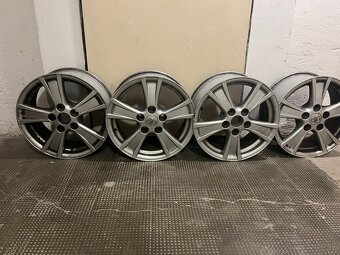 Predám 4ks originálne elektróny Toyota 16x6,5J ET39 5x114.3 - 2