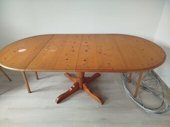 Predám rozkladací stôl z masívu. - 2