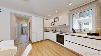 3izbový apartmán s terasou a záhradou v rakúskych Alpách - 2