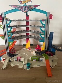 Hotwheels garáž - 2