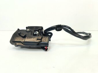 Zámok 5 tých dverí Prius plus - 2