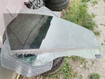 Predné pravé okno bmw e60 - 2