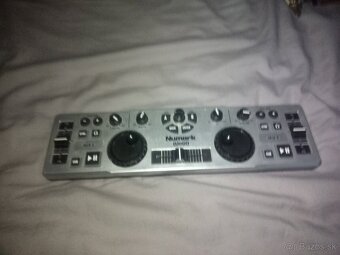Predám konzolu numark dj2go - 2