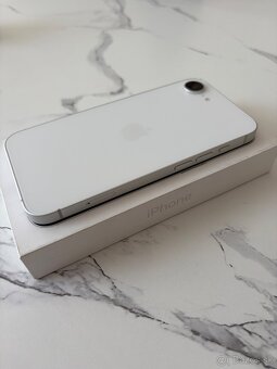 Predám iPhone 17e 256GB biely - 2