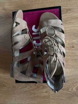 letne sandalky NOVE - 2