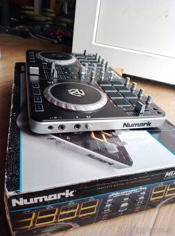 DJ pult Numark - 2