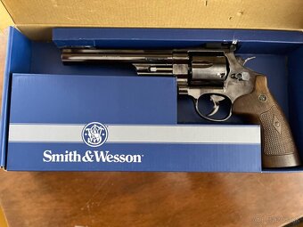 Revolver Smith & Wesson Model 29 - 2