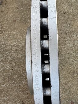 Predam nepoužite 2x BOSCH Brzdový kotúč 0 986 479 D40 - 2