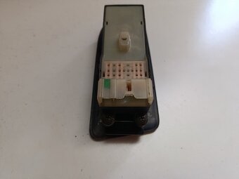 vypinac sthovania okna nissan almera 20€ - 2