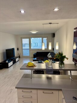 Na predaj priestranný 2 izbový byt v Ružinove s parkovaním - 2