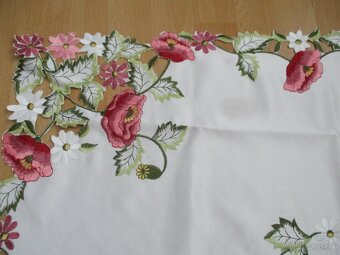 starožitnú vyšívanú dečku - obrus / 52 / - 2