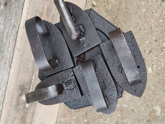 Stará piecka s 5 žehličkami - 2