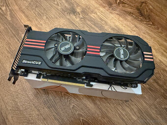 ASUS DCII TOP/2DI/1GD5 na náhradné diely - 2