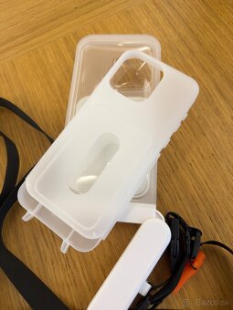 ESR iPhone 15 Pro Max/14 Pro Max Waterproof pouch - 2