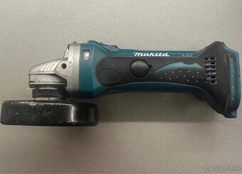 Uhlová brúska Makita DGA452 - 2