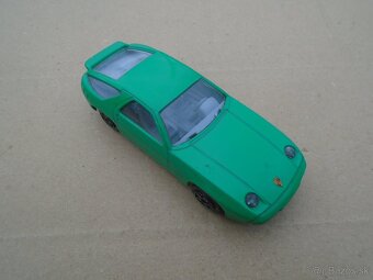 Stará hračka Porsche Burago 928 - 2