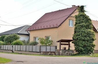 Rezervované, Rodinný dom so záhradou, 8 izieb, 1013 m2, Dvor - 2