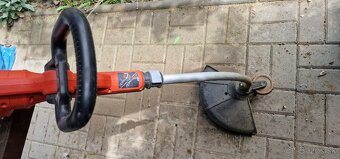 Elektrický krovinorez Black decker 700W - 2