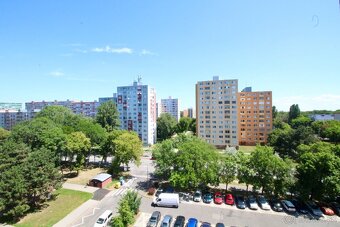 Na predaj zariadený 2 izbový byt po kompletnej rekonštrukcii - 2