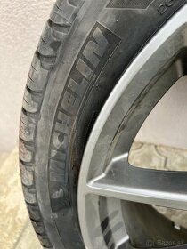 Predám org.elektrón Range Rover aj s gumov mierne oškretý. - 2