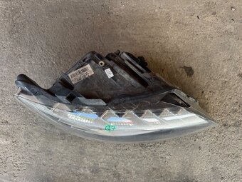 Audi Q7 lift 2010-15 pravé svetlo xenón natáčací - 2