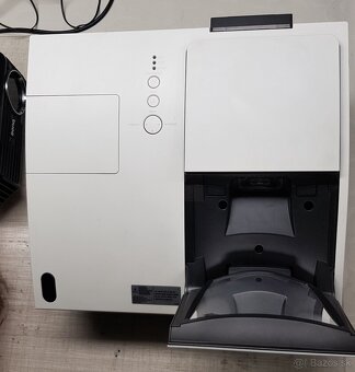 Predam projektor Hitachi ED-A101 - 2