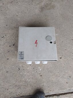 Predám elektrickú rozvodovú skrinku - 2