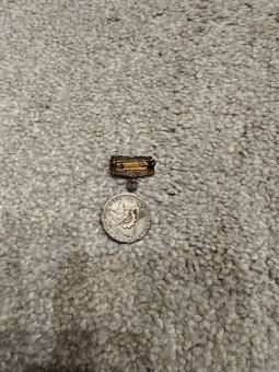 Odznak/vyznamenanie/medaila - 2