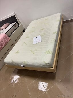 Jednolôžková posteľ s matracom - 2